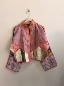 Chaqueta Kantha Reversible Tejida al por Mayor, Estilo Vintage, Hecha a Mano en India, Chaqueta Corta Boho para Mujer, Otoño/Invierno - Product Image 3