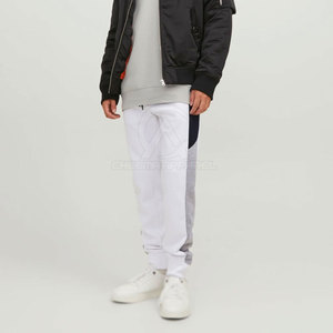 Pantalons décontractés extensibles pour hommes avec tissu doux, poches fonctionnelles et coupe élégante pour un look moderne au quotidien - Product Image 4