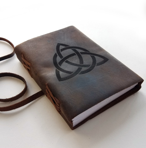 Diario de Cuero con Nudo Celta de la Trinidad, Personalización Gratuita, Diario de Cuero de Búfalo en Blanco de 5" x 7" con Opción de Páginas Rayadas o Sin Rayas - Product Image 2