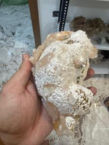 Mordenite blanche sur cristal de Stilbite orange |   Pièce de collection de minéral naturel - Product Image 2