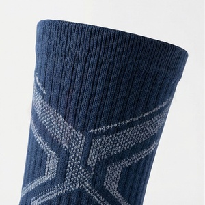 Chaussettes pour hommes à motif géométrique, tricotées, respirantes, en spandex, polyester et coton, style classique pour l'automne - Product Image 4