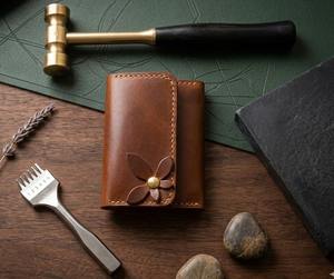 Tarjetero Vintage de Cuero Genuino de 4 Pulgadas con Bloqueo RFID y Cierre de Botón, Impresión Láser para Tarjetas de Crédito y de Negocios - Product Image 3