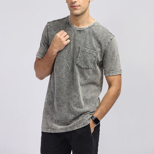 เสื้อยืดผู้ชายคุณภาพสูงแบบขายส่ง สีเทาฟอกกรด มีกระเป๋าเสื้อ คอกลม สั่งทำได้ ระบายอากาศดี สไตล์เรโทร แฟชั่น เสื้อยืดฟอกกรด - Product Image 1