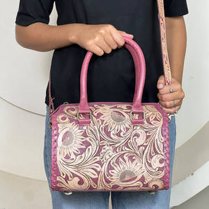 Bolsos de Viaje de Cuero con Diseño Floral Hechos a Mano, de Moda en 2026, Bolsos Cruzados de Cuero Rosa para Gimnasio y Fin de Semana - Product Image 3