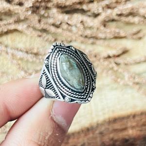 Anillo de Labradorita de Latón, Anillo Bohemio Tribal de Labradorita para Mujer, Joyería de Plata Oxidada Estilo Vintage, Venta al por Mayor - Product Image 6