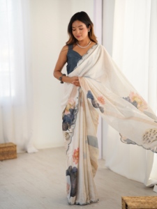 Sari traditionnel élégant et lourd avec motif floral pour femmes, idéal pour les fêtes et les mariages, style Inde et Pakistan - Product Image 3