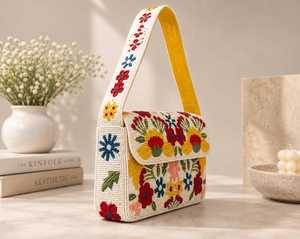 Bolso de Hombro Floral Hecho a Mano con Cuentas y Hebilla, Cartera Bordada Multicolor, Tamaño Personalizable, Accesorio de Estilo Festivo y Llamativo - Product Image 1