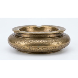 Cendrier rond en acier inoxydable haut de gamme personnalisé, gravé à la main, pour la décoration de la maison, du bar, de l'hôtel ou de la table. - Product Image 5