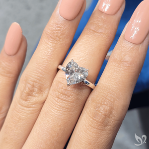 Anillo de compromiso con diamante de laboratorio de 3 quilates en forma de corazón, halo oculto, solitario, certificado por IGI, en oro blanco de 10 quilates - Product Image 5