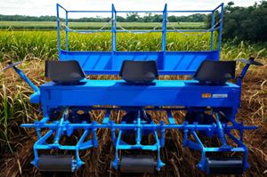 Sembradora de Caña de Azúcar Digital Sabin de 3 Filas con Bomba de Engranajes Motorizada - Alta Capacidad, 120+ HP, Conexión Hidráulica de Tres Puntos para Tractor - Product Image 2