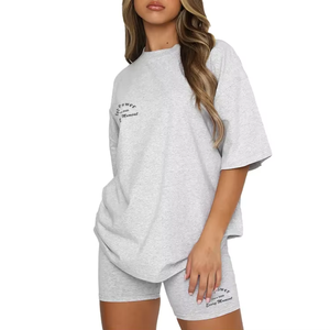 Ensemble de mode décontracté pour femmes européennes et américaines, composé d'un t-shirt ample imprimé et d'un short de sport. - Product Image 2