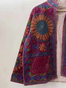 Chaqueta Bomber de Terciopelo Bordada con Diseño Suzani Verde Vintage, Estilo Boho Unisex, Prenda Exterior Acolchada Étnica Chic Ecológica para Invierno - Product Image 3