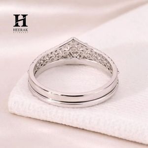 Anillo de compromiso de lujo con diamante cultivado en laboratorio de corte redondo, conjunto de 3 piezas, tiara, corona, anillo curvo tipo chevron para novia - Product Image 6