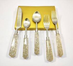 Ensemble de couverts élégants en acier inoxydable avec manche en résine – Vaisselle moderne pour la maison, l'hôtel et le restaurant – Finition durable - Product Image 1