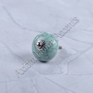 Boutons en céramique de style vintage avec motifs délicats pour armoires de cuisine et de salle de bain par Axiom Home Accents - Product Image 4