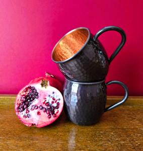 Ensemble de 2 mugs en cuivre noir avec poignée, vaisselle élégante pour l'hydratation pendant le yoga ou la méditation, en provenance d'Inde - Product Image 6
