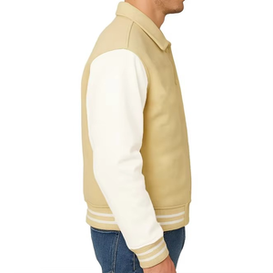 Chaqueta Varsity Beige y Blanca para Hombre, Estilo Clásico de Entrenador, Chaqueta Letterman, Prenda Exterior Casual Premium, Moda Urbana - Product Image 4