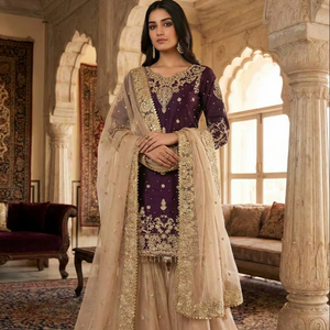 Ensemble de robe Sharara pour femmes, design de créateur |   Kurti en soie avec broderie lourde, travail de sequins et dori, et dupatta - Product Image 1
