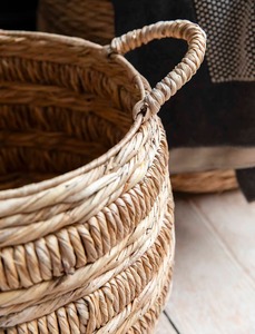 Panier de rangement en jacinthe d'eau tressé à la main, style nordique, avec poignées, pour l'organisation de la maison et le rangement du linge - Product Image 3