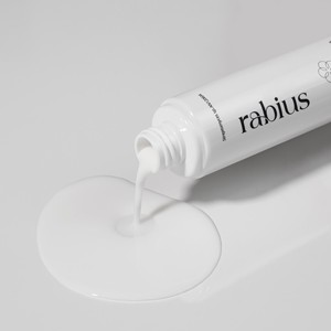 Rabius Korean Luxury Anti-Wrinkle Ginseng & Gold Hibiscus Hydrating Vegan Brightening Facial Mist <b>Spray</b> - Product Image 3