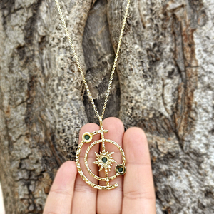 Collier inspiré de l'orbite solaire avec pierres rondes en onyx vert, plaqué or 18 carats, pendentif mode effet éclat solaire, bijoux cadeaux - Product Image 5