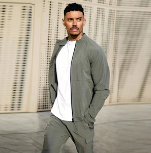 แจ็คเก็ตบอมเบอร์ผู้ชายแบบสั่งทำพิเศษ ผ้าโพลีเอไมด์ 85% อีลาสเทน 15% สีเขียวมะกอก ซิปเต็มตัว ปลายแขนเสื้อแบบรัดรูป - Product Image 4