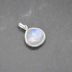 Colgante para mujer de piedra lunar arcoíris natural, gema del nacimiento de junio, colgante bohemio, joyería hecha a mano, colgante de plata de ley 925 - Product Image 5