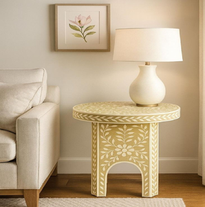 Mesa hexagonal de madera tallada disponible a precios de mayorista. Mesa auxiliar con incrustaciones de hueso en acabado blanco disponible a precios de mayorista. - Product Image 2