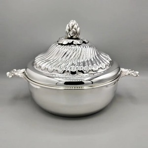 Casserole ronde en acier inoxydable avec poignées en bois, chauffe-plats isolé, 33 cm, design moderne - Product Image 2