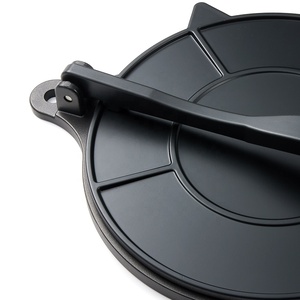 เครื่องทำโรตี/ตอร์ติญ่า กว้าง ฮเซียห์ รุ่น Heavy Duty ขนาด 8 นิ้ว ทำจากอะลูมิเนียมหล่อ เกรดสำหรับอาหาร เป็นมิตรต่อสิ่งแวดล้อม สีดำ พร้อมฝาปิด - Product Image 4