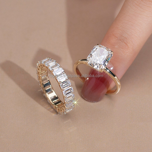 แหวนหมั้นเพชรโมอิสซาไนต์ทรงปรินเซสคัท 3 กะรัต ชุบทอง 10K จาก RB Gems สำหรับผู้หญิง ความใส VS1 คุณภาพเยี่ยม ทรงธรรมชาติ - Product Image 2