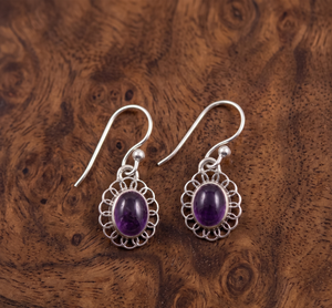 Vente en gros de boucles d'oreilles pendantes florales en argent sterling 925 avec cabochon ovale en améthyste naturelle, Memoria Jewels - Product Image 6