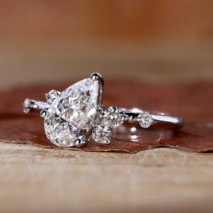Bague de Fiançailles en Moissanite Taille Poire avec Sertissage à Griffes, Grappe Florale Minimaliste, Bague de Mariage Plaqué Or, Bague de Promesse - Product Image 3