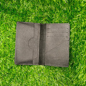 Porte-cartes bifold en cuir véritable texturé Saffiano pour homme, portefeuille minimaliste noir de qualité supérieure, élégant et professionnel - Product Image 2