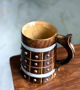 Tasses en bois faites à la main avec des détails artisanaux créant une ambiance chaleureuse dans les salles à manger et les cuisines - Product Image 6