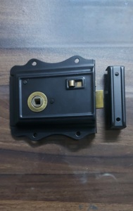 อุปกรณ์ล็อคประตูคุณภาพพรีเมียมแบบริมล็อคสำหรับงานหนัก - Product Image 4