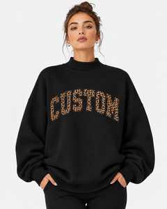 เสื้อสเวตเชิ้ตคอเต่าทรงโอเวอร์ไซส์สไตล์ลำลองสำหรับผู้หญิงไซส์พลัส ดีไซน์ใหม่ พร้อมโลโก้ด้านหน้าแบบกำหนดเอง สำหรับฤดูใบไม้ร่วงและฤดูหนาว - Product Image 1