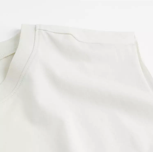 เสื้อกล้ามคอตตอนพรีเมียมระบายอากาศได้ดี ไม่เป็นขุย สำหรับผู้ชาย จาก LUXE ATTIRE INDUSTRY เหมาะสำหรับใส่ลำลอง ออกกำลังกาย หรือทำงานในช่วงฤดูร้อน - Product Image 2