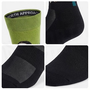 Chaussettes de sport respirantes bleues à motif géométrique pour adultes – Collection Printemps - Product Image 4