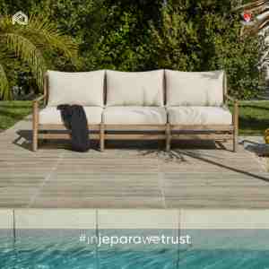 Sofá de Exterior de Madera de Teca de Indonesia de Lujo, 3 Plazas, Resistente a la Intemperie, Muebles Modernos para Patio, Jardín o Resort, Hecho en Jepara - Product Image 1