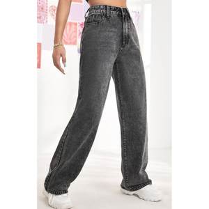 กางเกงยีนส์เดนิมสีเทาทรงหลวมขาบานสำหรับผู้หญิง ดีไซน์หรูหรา เอวสูง ทรงสบาย ผ้าเนื้อนุ่มยืดหยุ่น เป็นมิตรต่อสิ่งแวดล้อม ทนทาน ไซส์ OSCA - Product Image 4