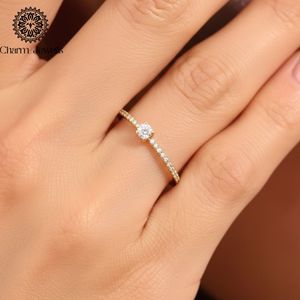 Anillo de Compromiso Charm_Jewells para Mujer, Oro Amarillo, Moissanita con Corte Corazón, Engaste Pavé, Estilo Romántico - Product Image 5