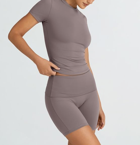 Conjunto de dos piezas para mujer, informal, bordado, de color sólido, de secado rápido, transpirable, de algodón, para fitness, camiseta y pantalones cortos. - Product Image 5