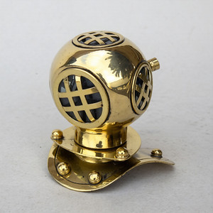 Casco de Buceo Náutico de Latón con Acabado Antiguo, Artículo Decorativo de Metal Vintage con Temática Náutica, Organizadores de Escritorio y Cajones - Product Image 1