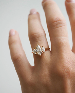 แหวนทองคำประดับมอสซาไนต์ทรงมาร์คีส์ 14K 18K แหวนหมั้นสำหรับผู้หญิง แหวนมาร์คีส์สามเม็ด เครื่องประดับงานแต่งงานสุดหรู - Product Image 5