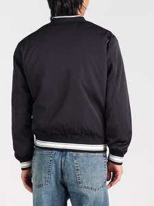 Blouson Bomber Léger Homme Personnalisé en Gros, Imperméable, en Nylon Noir, Coupe-Vent, avec Boutons Pression et Poches à Rabat, Style Techwear - Product Image 3