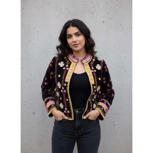 Chaqueta de terciopelo bohemio para mujer, estilo suzani, con bordado tradicional, manga larga, diseño floral étnico, informal, para invierno. - Product Image 1