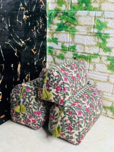 Ensemble de trousses de maquillage matelassées légères faites à la main avec fermeture éclair, en coton à imprimé floral, sac cosmétique de voyage, organiseur de toilette, magnifique cadeau - Product Image 1