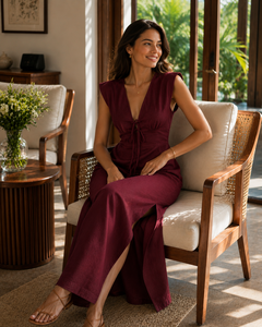Vestido largo de lino OEM personalizado para mujer, color rojo vino, con cuello en V, lazo frontal, sin mangas, abertura alta, informal, de verano, para playa - Product Image 6