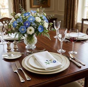 Serviette de table carrée en coton personnalisée, blanche, toutes tailles, brodée de fleurs violettes, pour dîner, lavable, pour la maison, vente en gros - Product Image 3